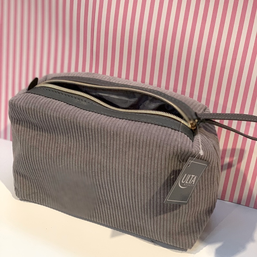 Cosmetic / Toiletry Bag
